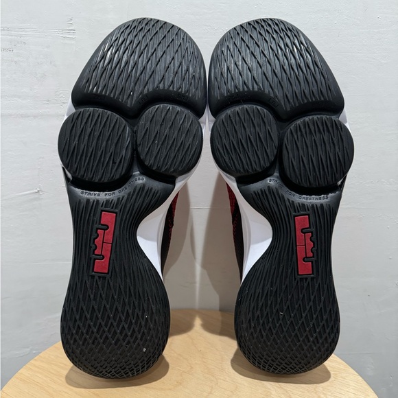 Nike LeBron Witness 4 Gym Red Men’s 14 - Picture 6 of 7